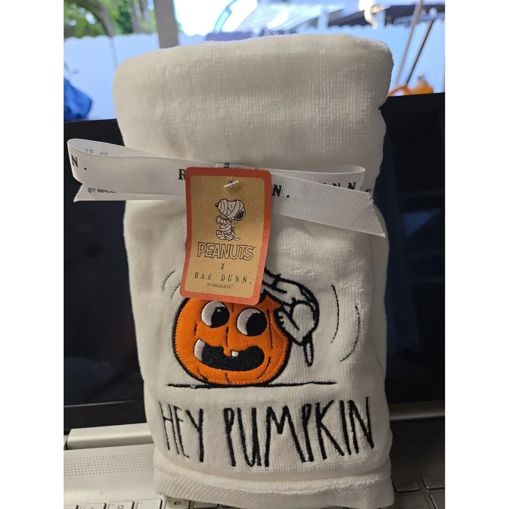 Set of 2 Peanuts Snoopy Rae Dunn Hey Pumpkin Halloween Luxe Bathroom Hand Towels